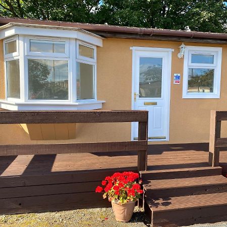 1-Bedroom Semi-Detached Chalet In Uddingston, Glasgow 외부 사진