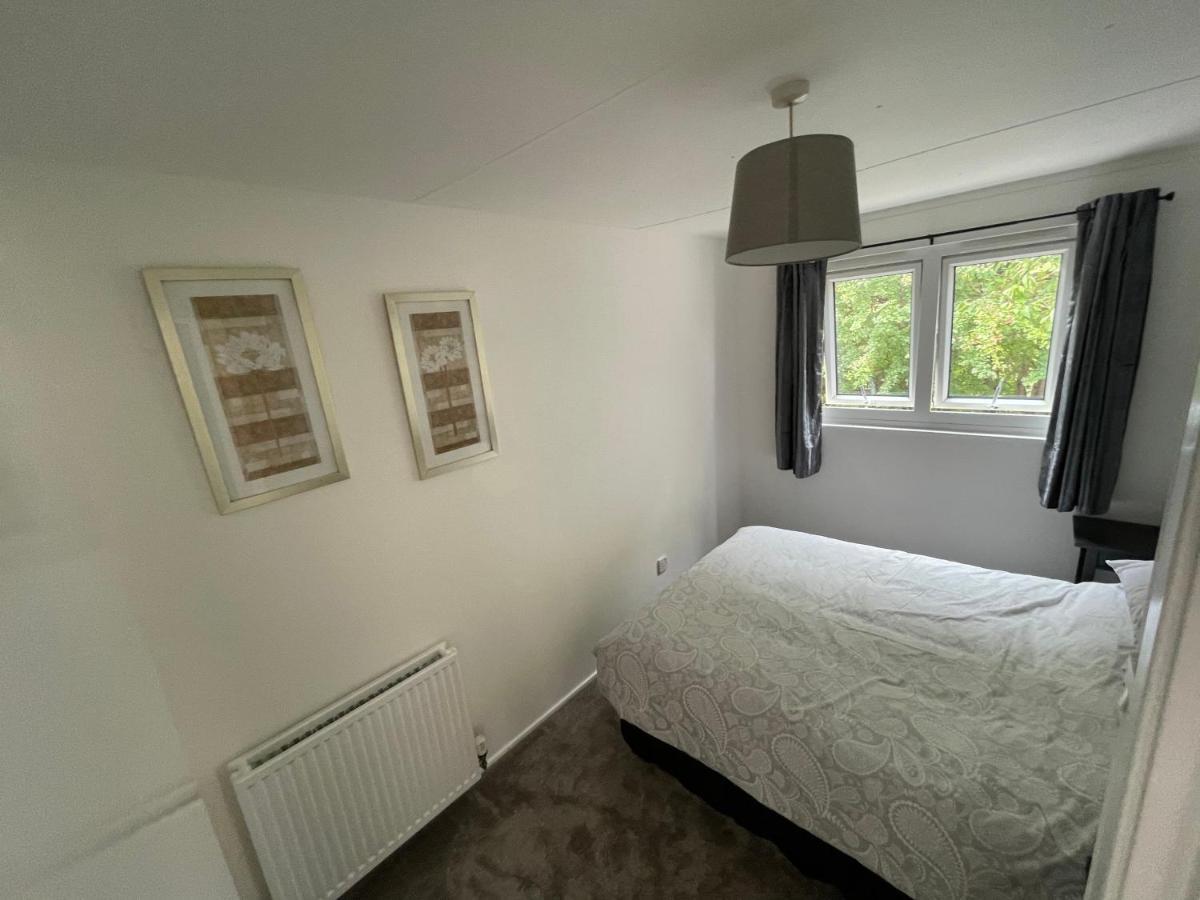 1-Bedroom Semi-Detached Chalet In Uddingston, Glasgow 외부 사진