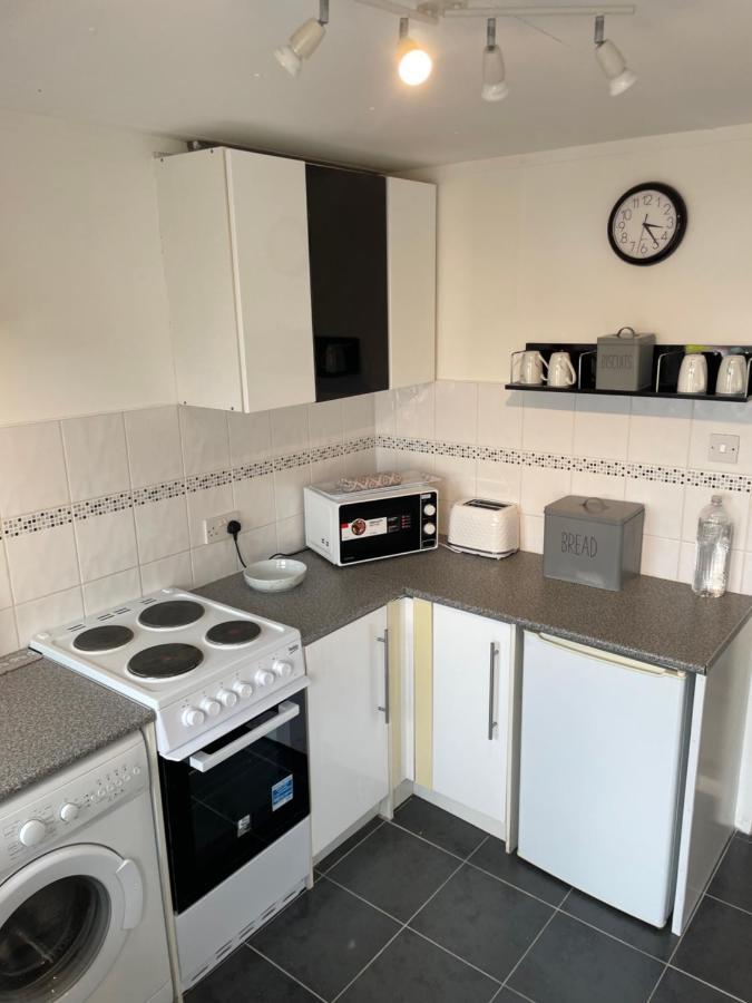 1-Bedroom Semi-Detached Chalet In Uddingston, Glasgow 외부 사진