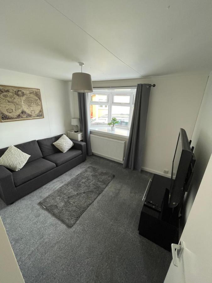 1-Bedroom Semi-Detached Chalet In Uddingston, Glasgow 외부 사진