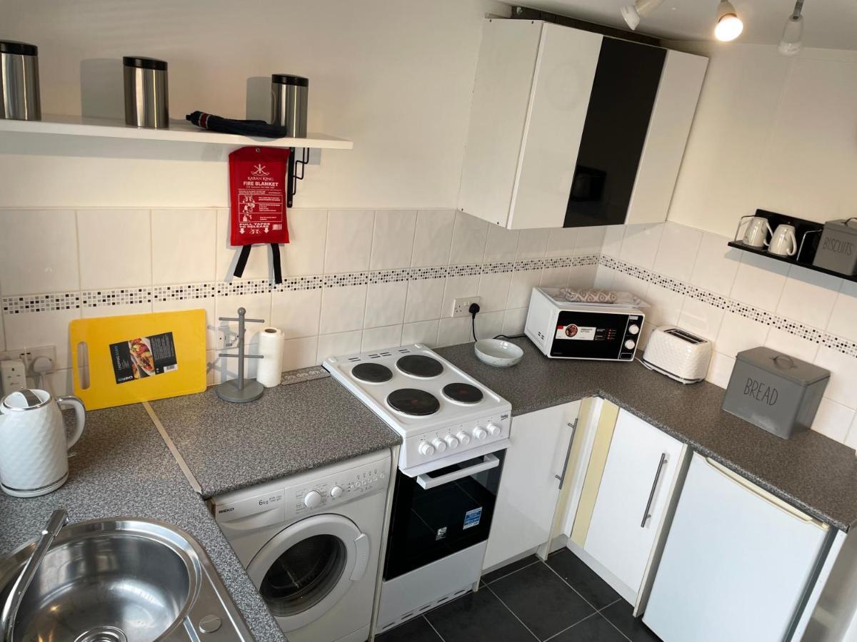 1-Bedroom Semi-Detached Chalet In Uddingston, Glasgow 외부 사진