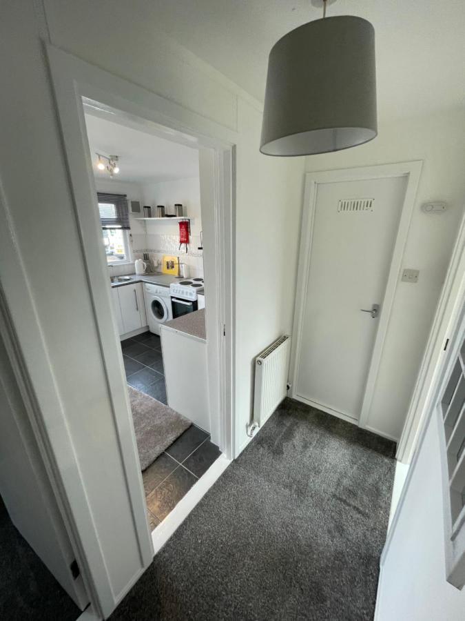 1-Bedroom Semi-Detached Chalet In Uddingston, Glasgow 외부 사진