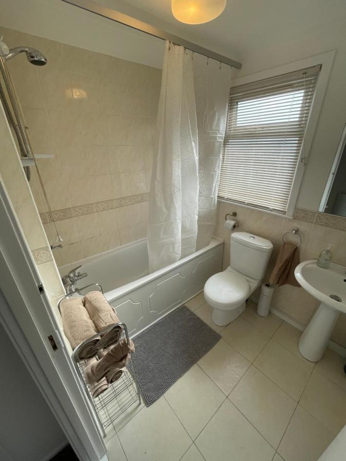 1-Bedroom Semi-Detached Chalet In Uddingston, Glasgow 외부 사진