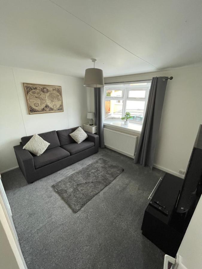 1-Bedroom Semi-Detached Chalet In Uddingston, Glasgow 외부 사진